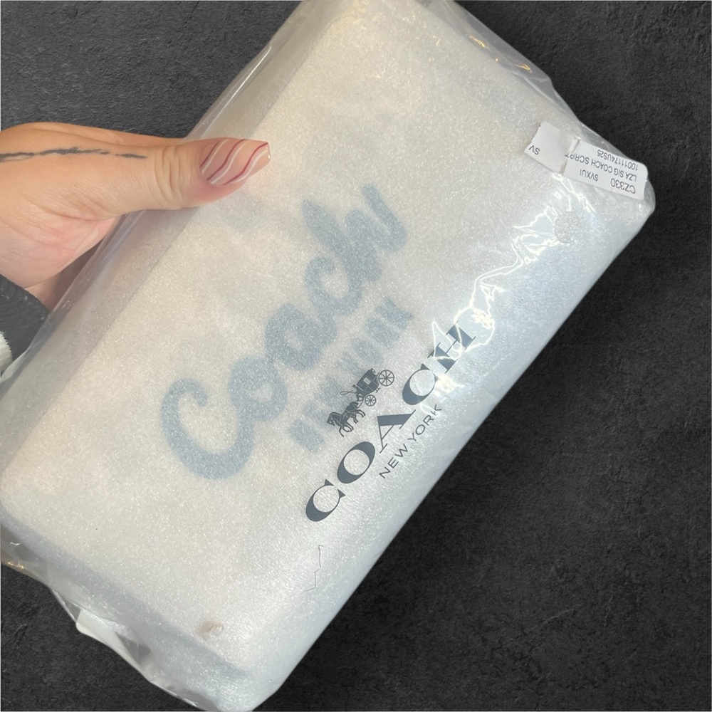 🔴New NWT Coach Long Zip Around Wallet – Signature Canvas in Sv/Chalk/Bluebell - Picture 4 of 5